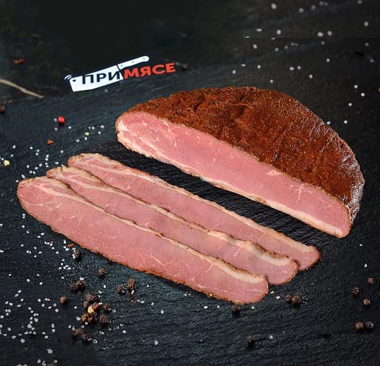 Пастрами из грудного отруба мраморного бычка, копчёная в смокере