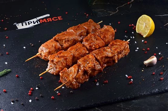 Шашлык из свиной шейки в маринаде барбекю с розмарином